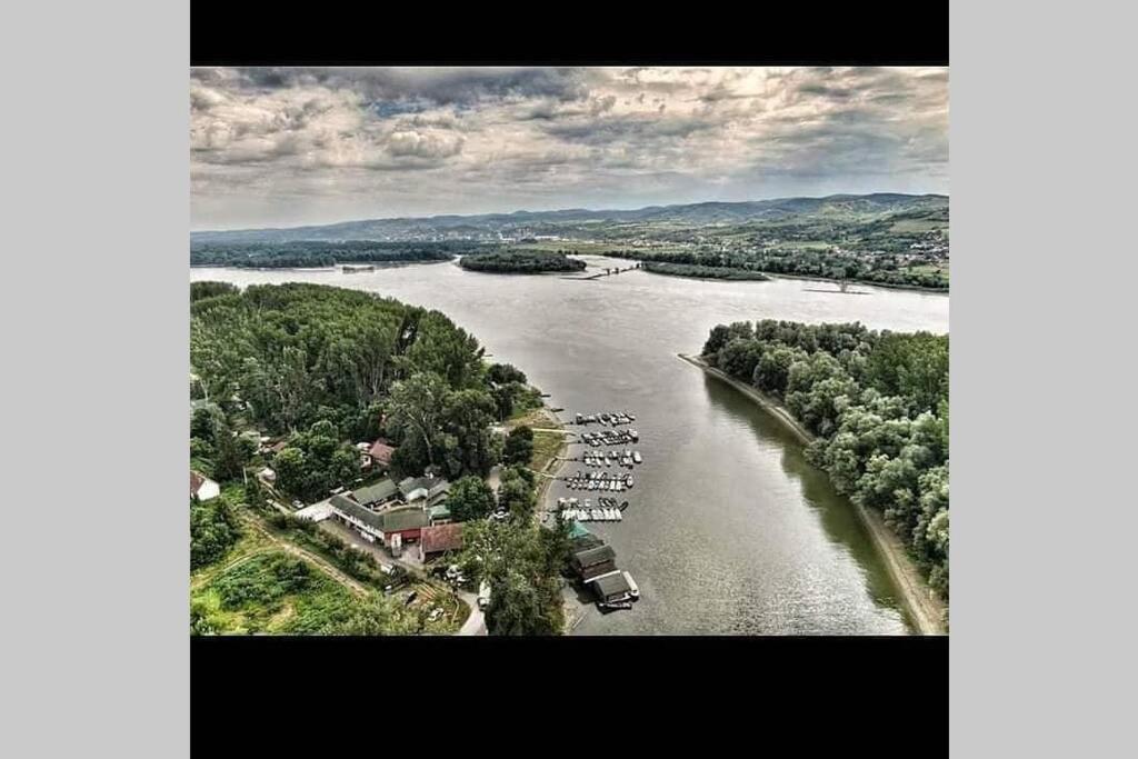 Captain'S House By The Danube River Cerevic Exterior photo