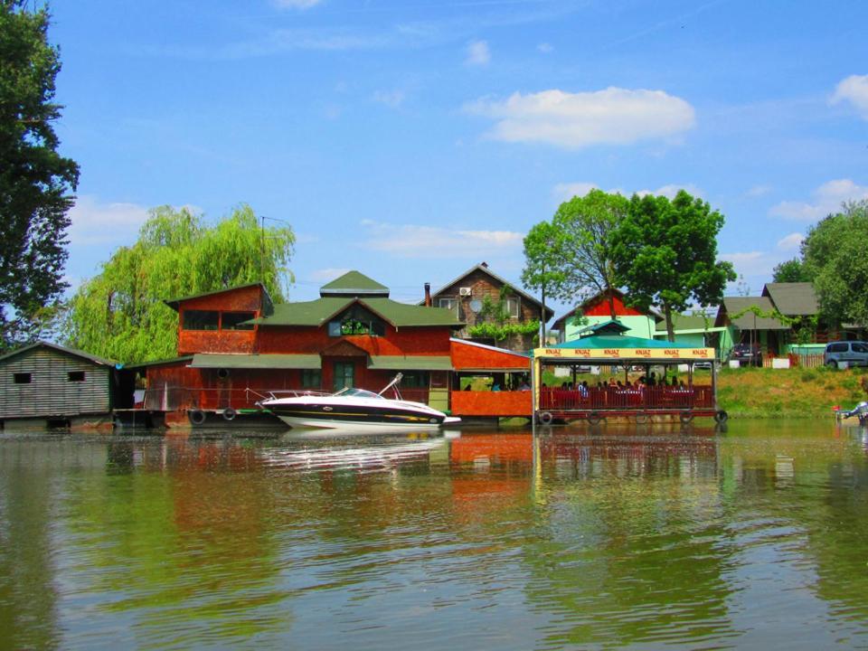 Captain'S House By The Danube River Cerevic Exterior photo