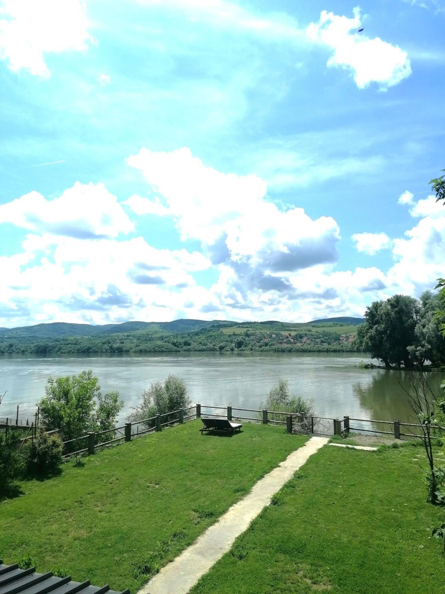 Captain'S House By The Danube River Cerevic Exterior photo
